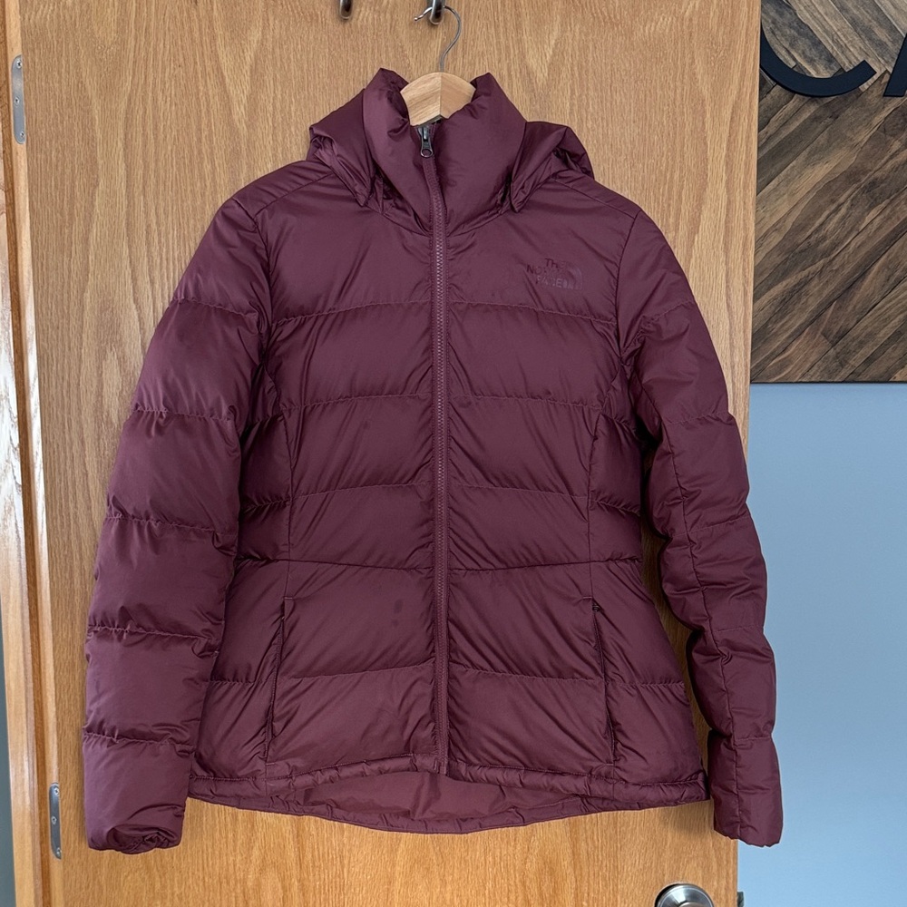 The North Face 600 Women's Maroon Down Puffer Jacket, sz M